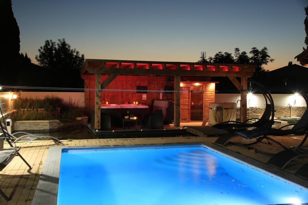 Chalet Mont Ventoux Et Chalet Vip Camaret-sur-Aigues Екстер'єр фото